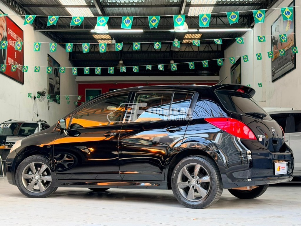 NISSAN TIIDA SL 1.8