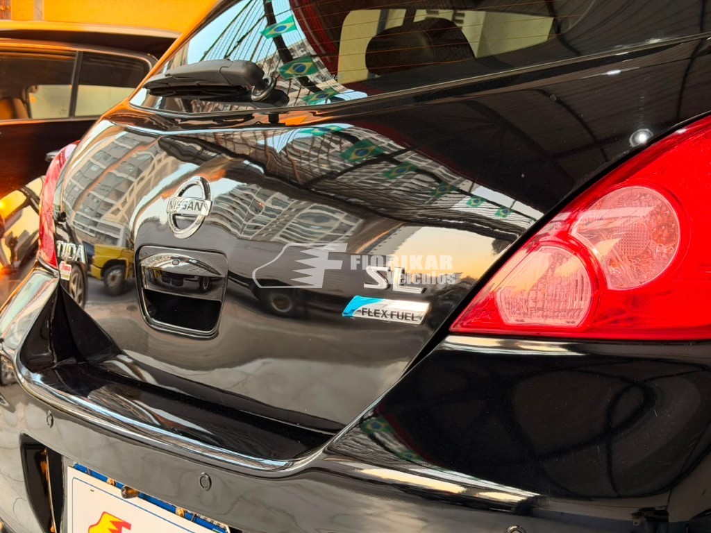 NISSAN TIIDA SL 1.8