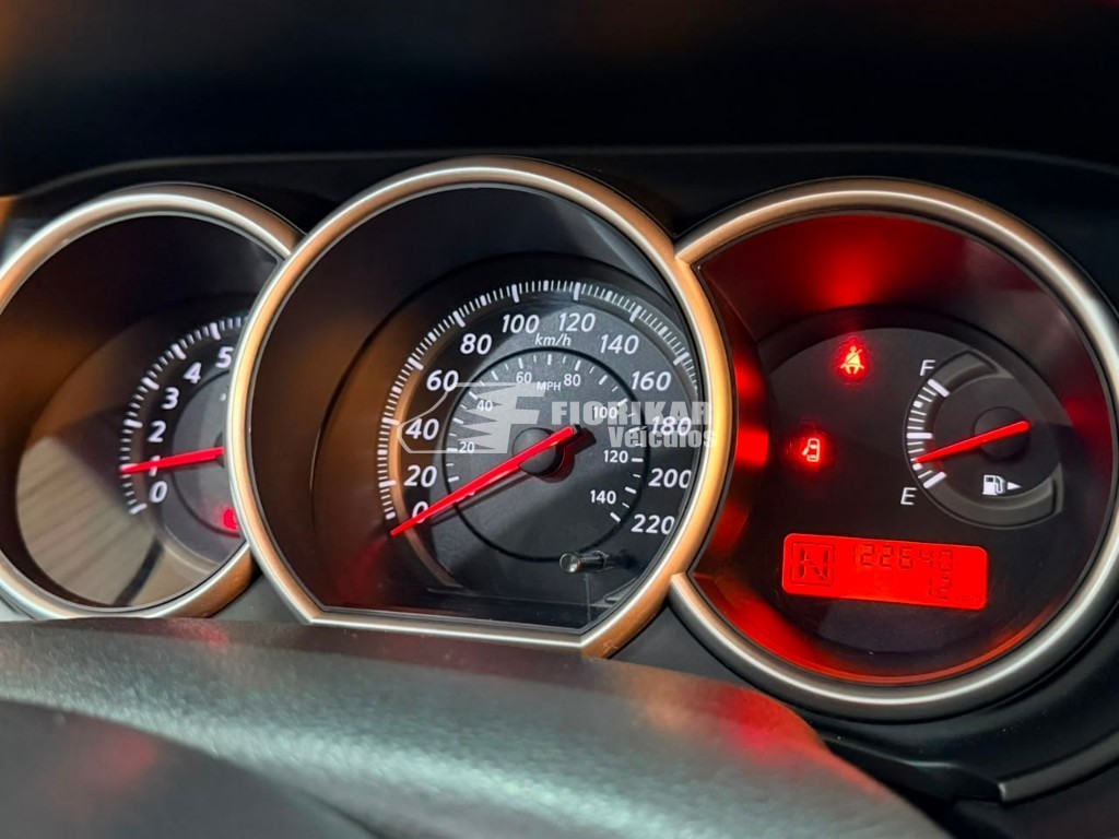 NISSAN TIIDA SL 1.8