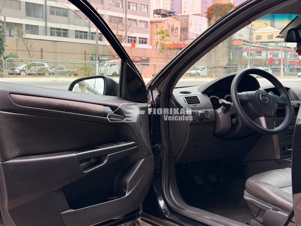 CHEVROLET VECTRA GT 2.0