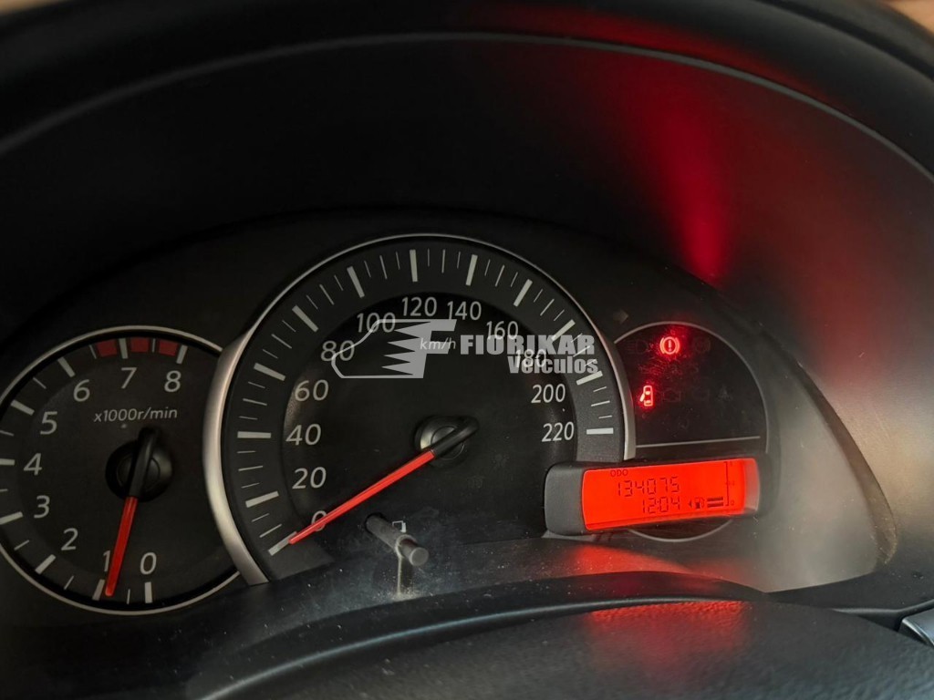 NISSAN MARCH SL 1.6