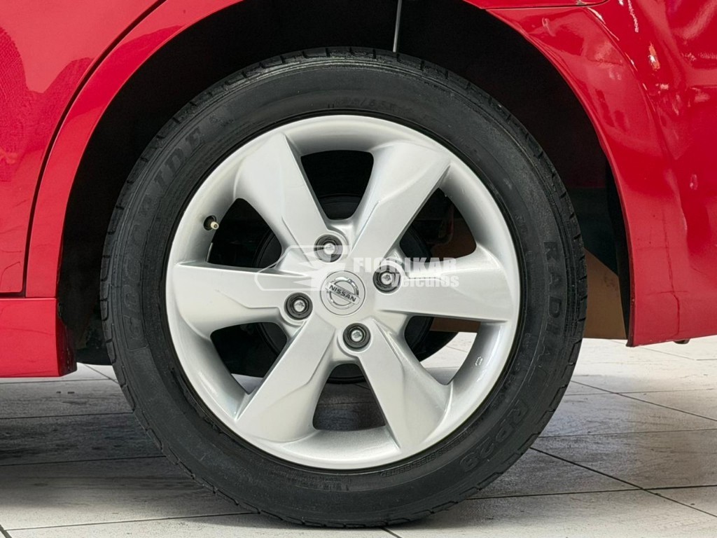 NISSAN TIIDA SL 1.8