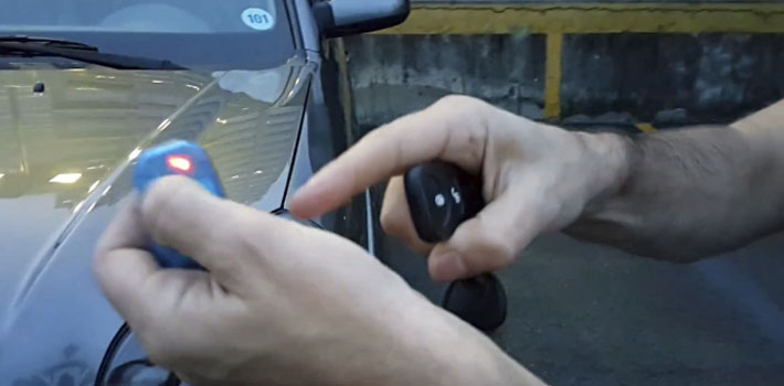 Controle de portão pode bloquear o travamento do carro?